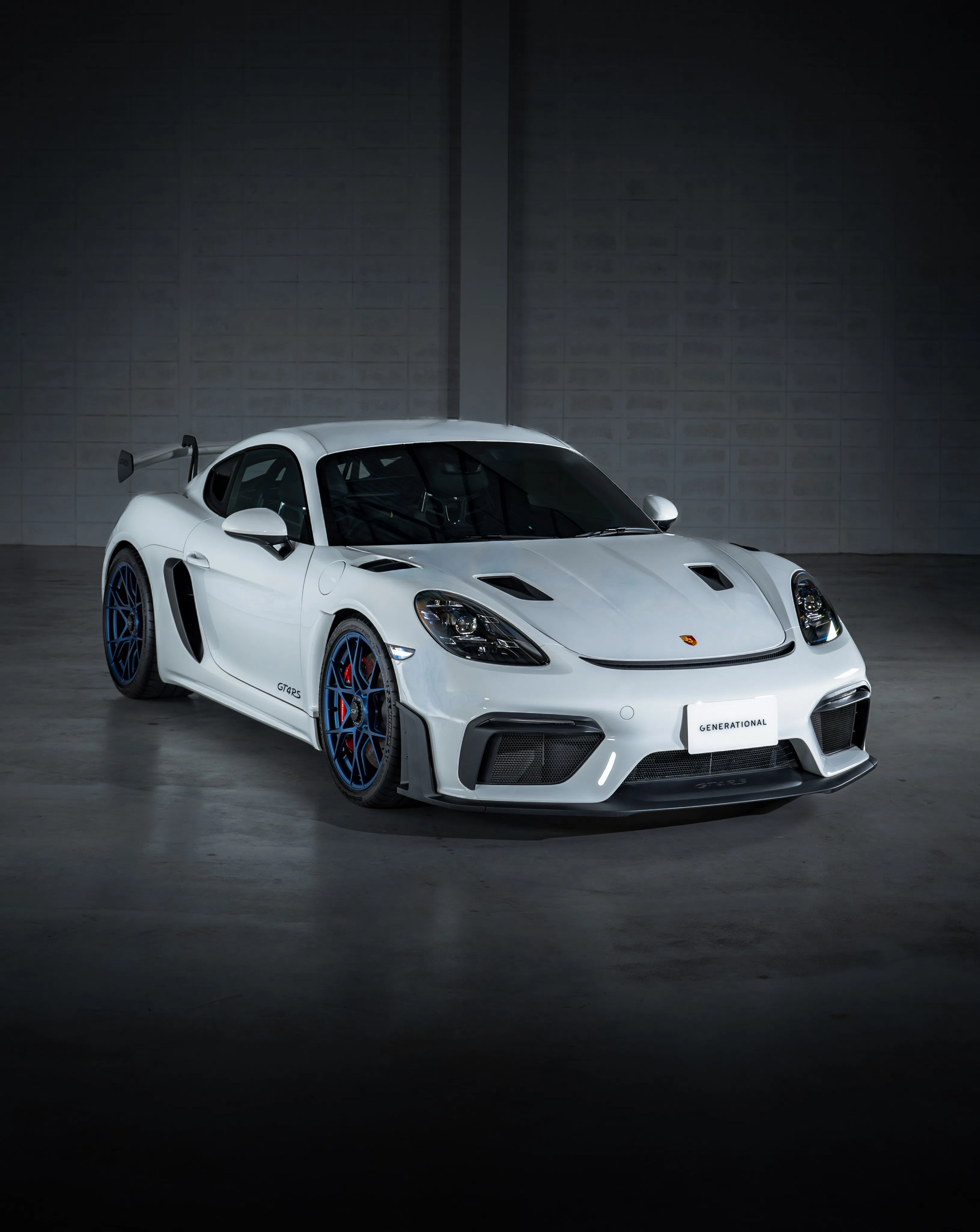 Porsche 718 Cayman GT4 RS - view 2