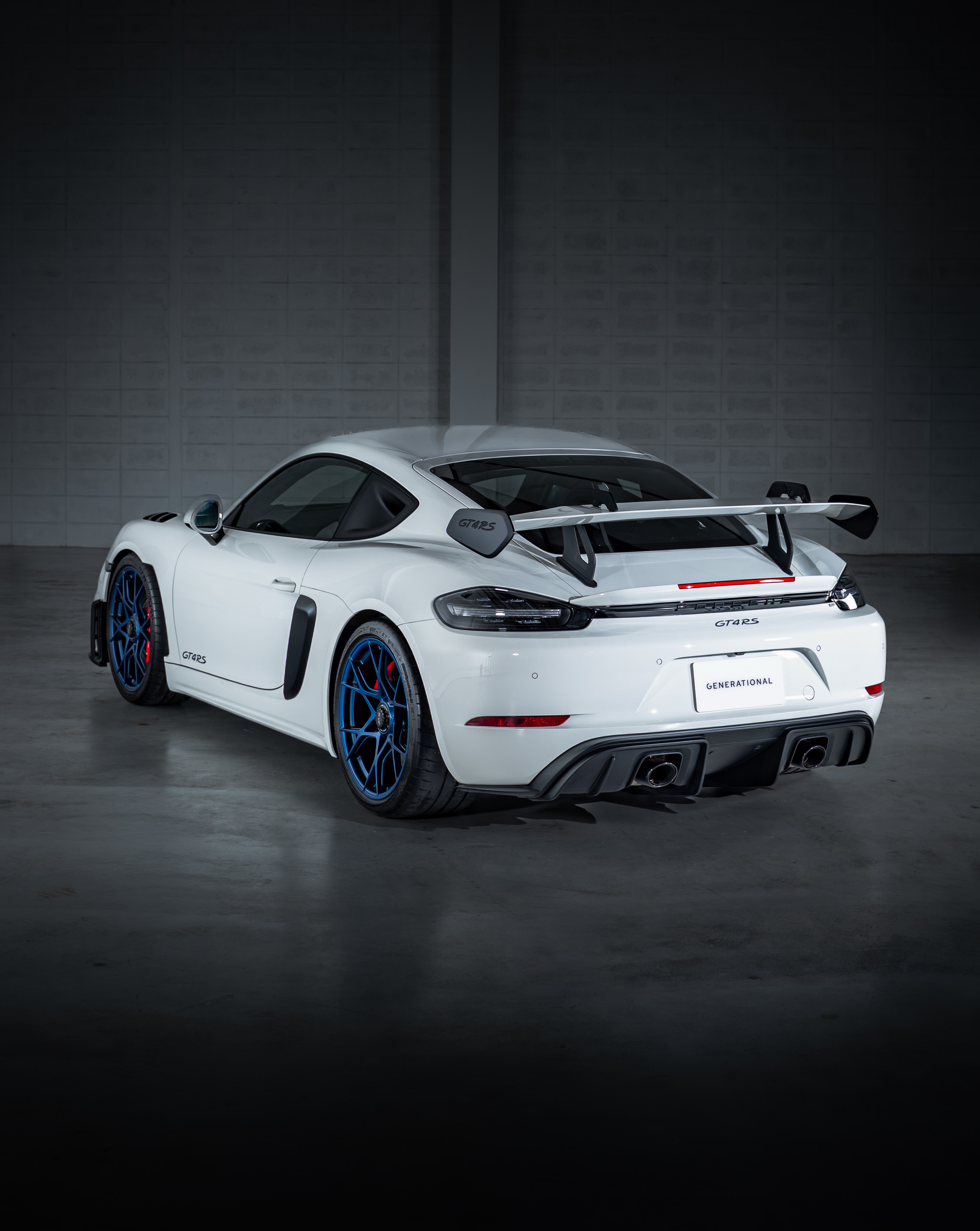 Porsche 718 Cayman GT4 RS - view 3