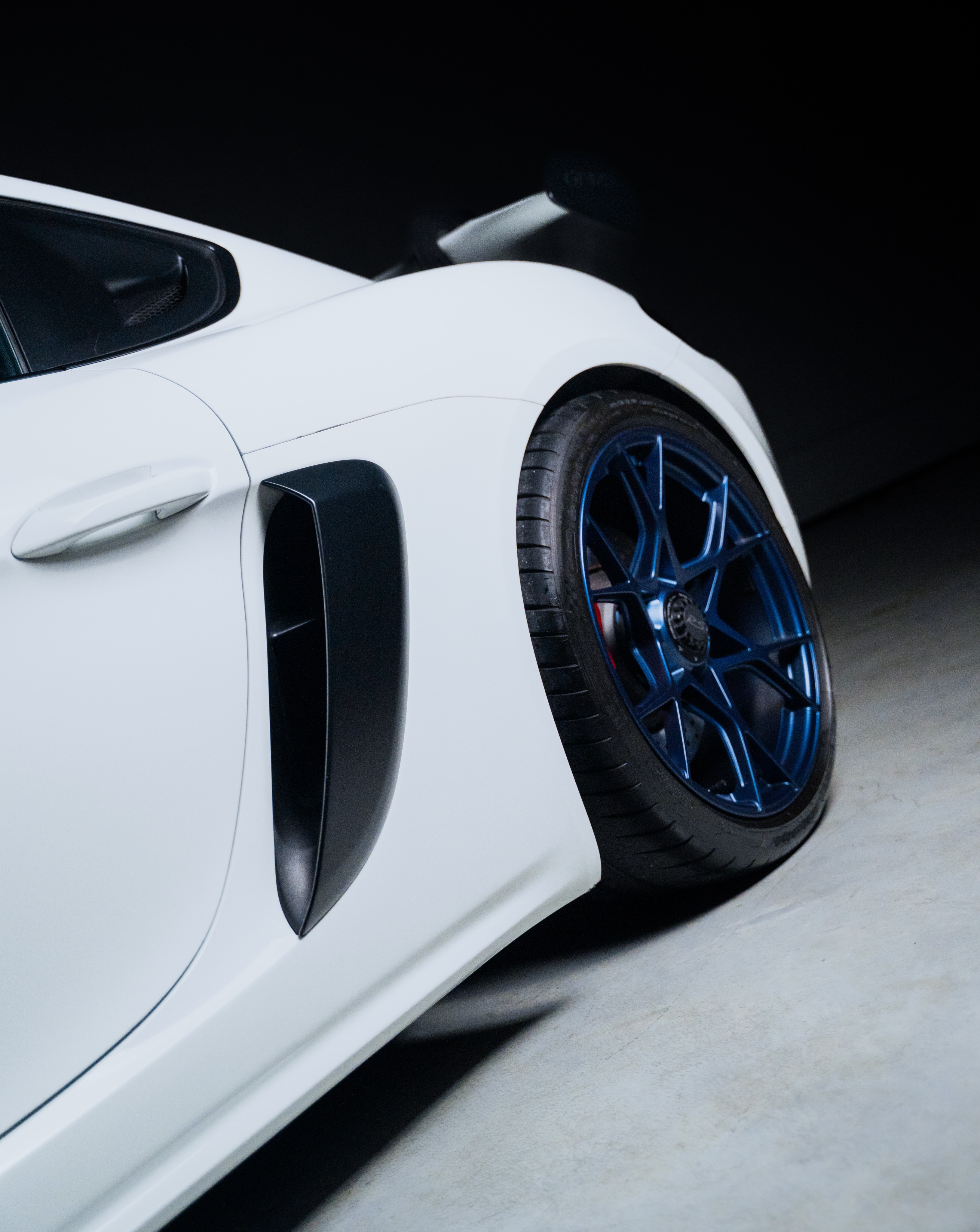 Porsche 718 Cayman GT4 RS - view 7