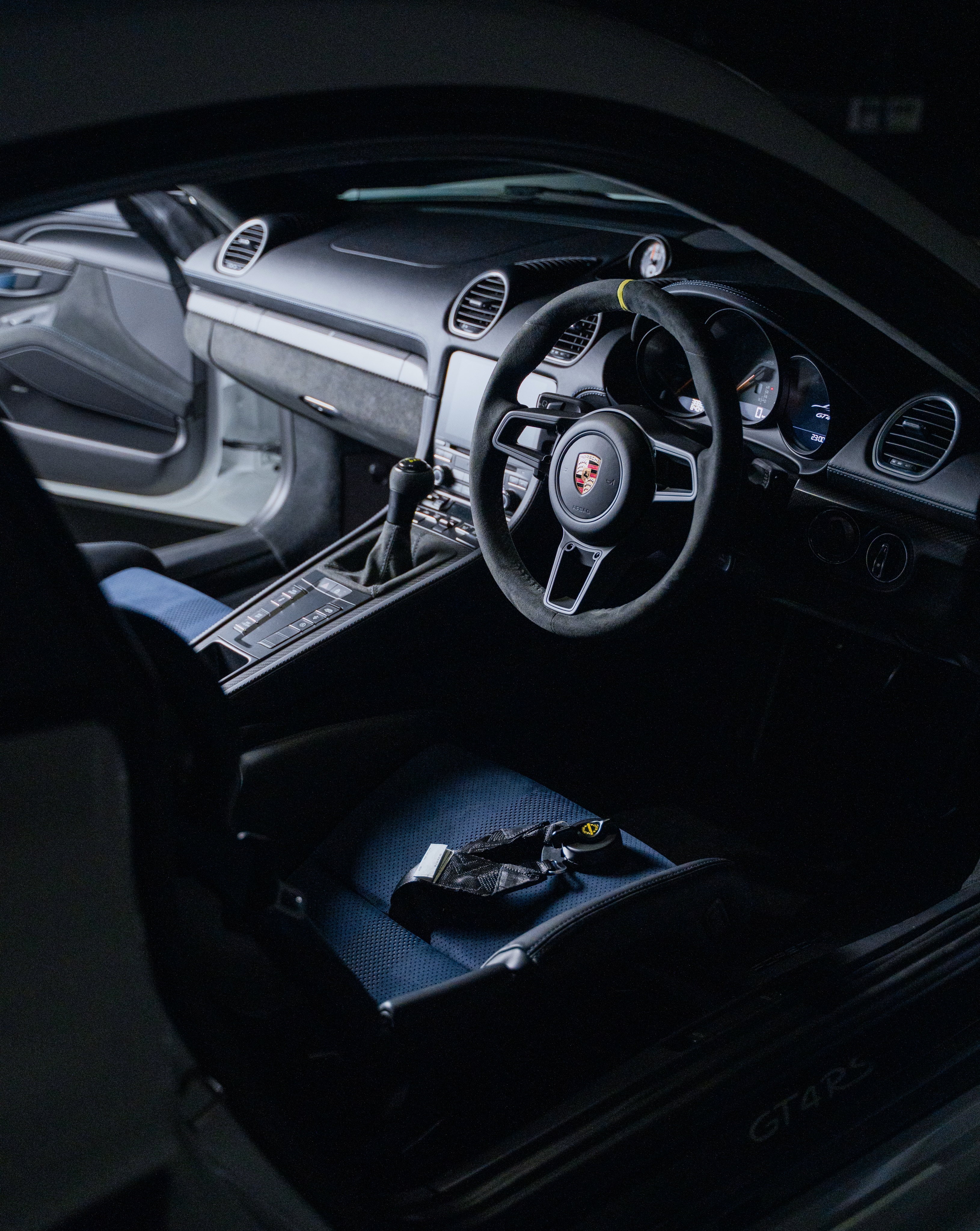 Porsche 718 Cayman GT4 RS - view 8