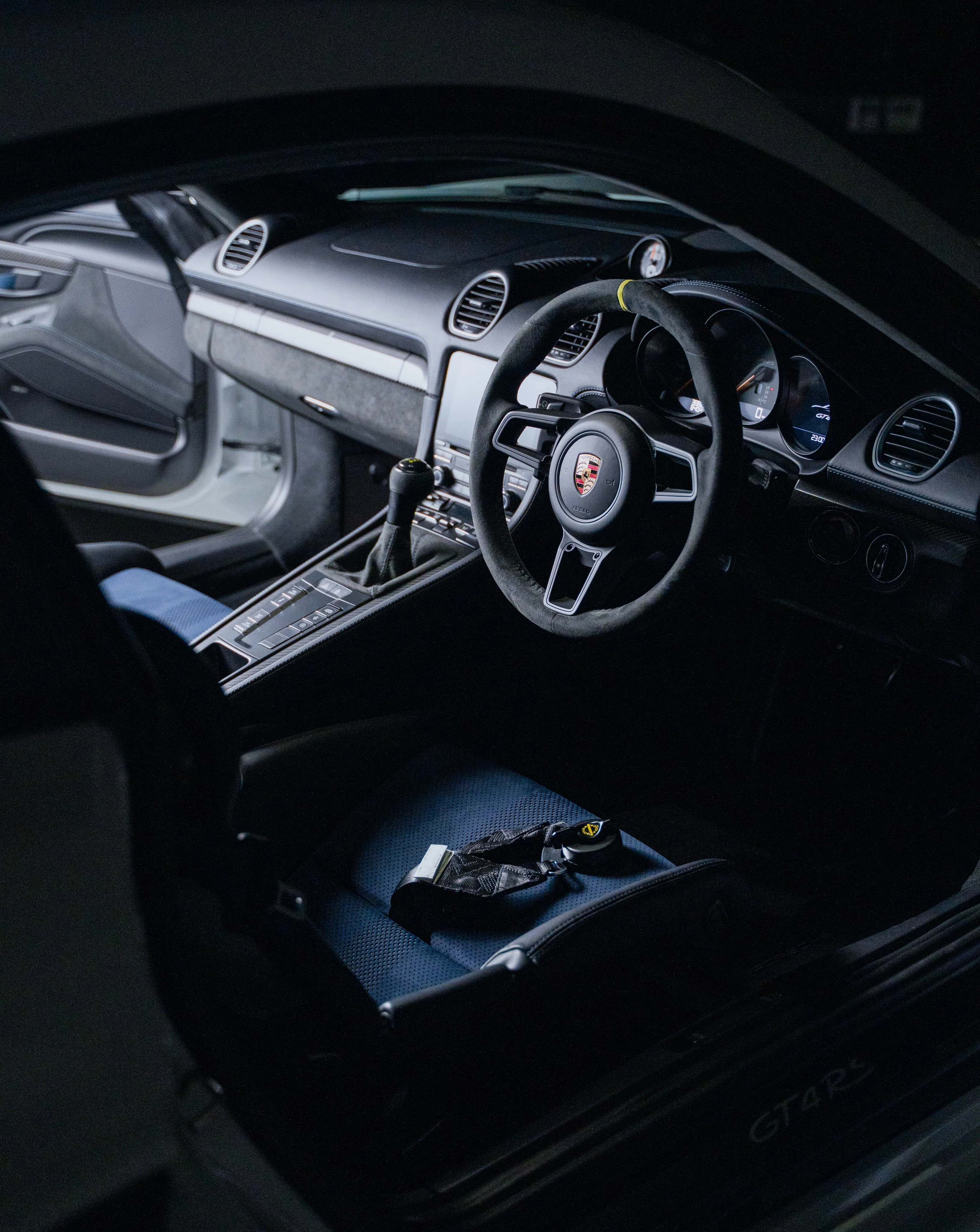 Porsche 718 Cayman GT4 RS - view 8